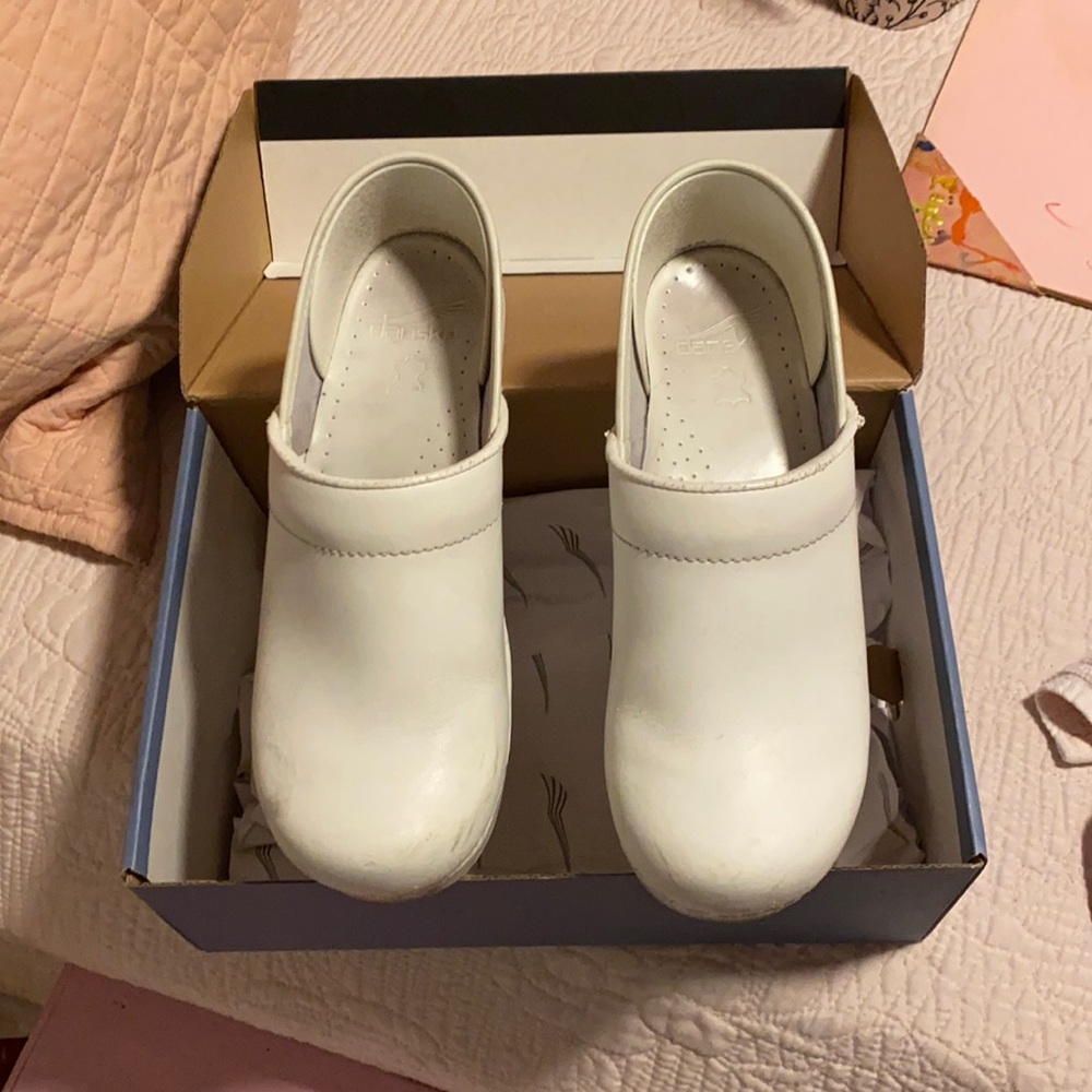 White danskos